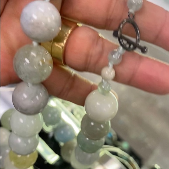 Hand knotted Jade Necklace - Picture 3 of 5